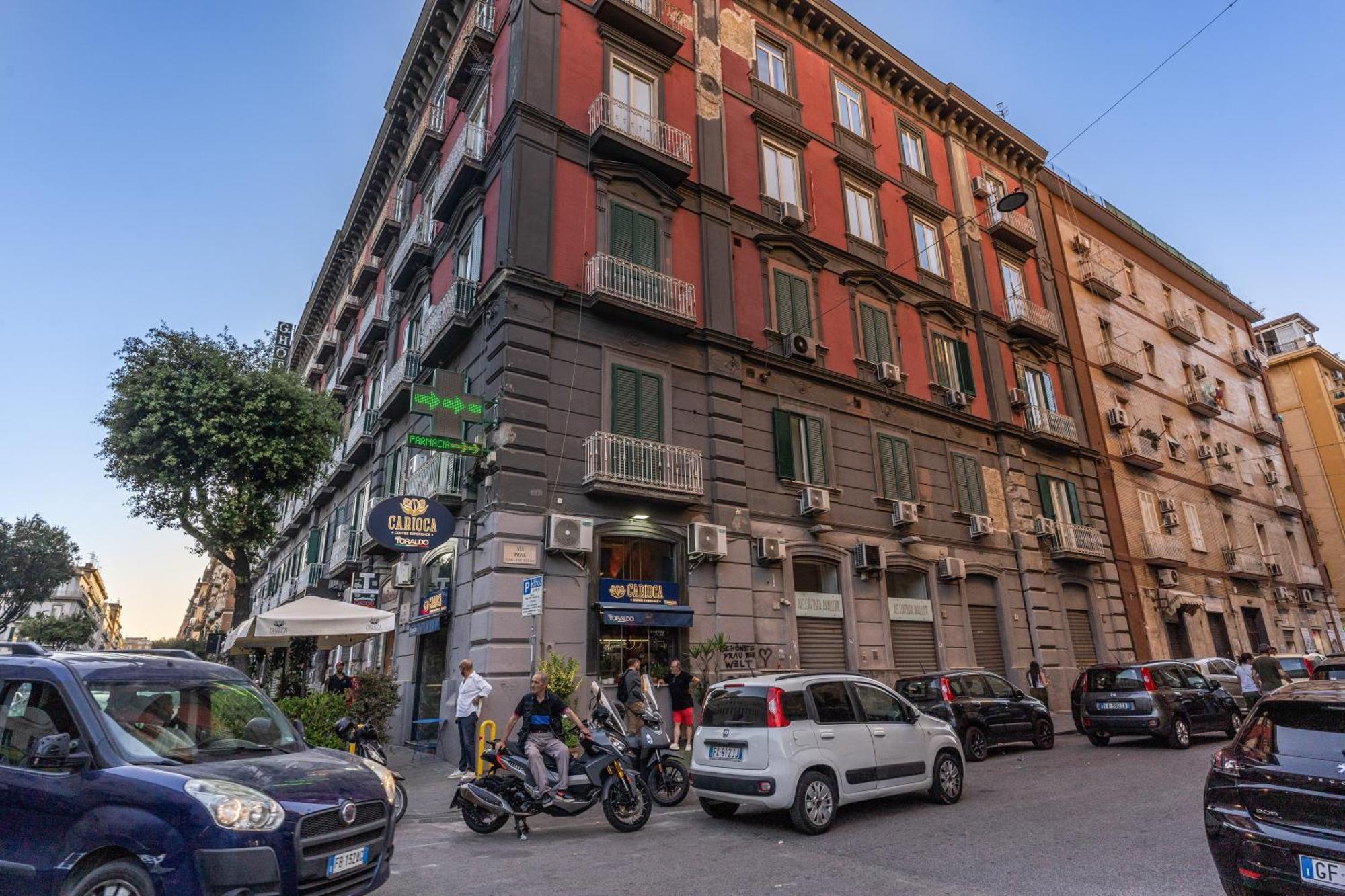 Camera E Caffe Deluxe Napoli Bagian luar foto